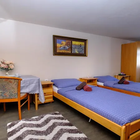 Vila24 Affittacamere Levice