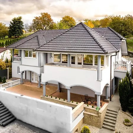 Affittacamere Vila24 Levice